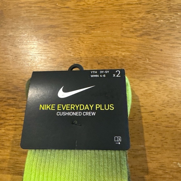 Nike Everyday Plus 2 Pair Crew Socks Volt Olive DH6096 904 Small New With Tags - Picture 2 of 5